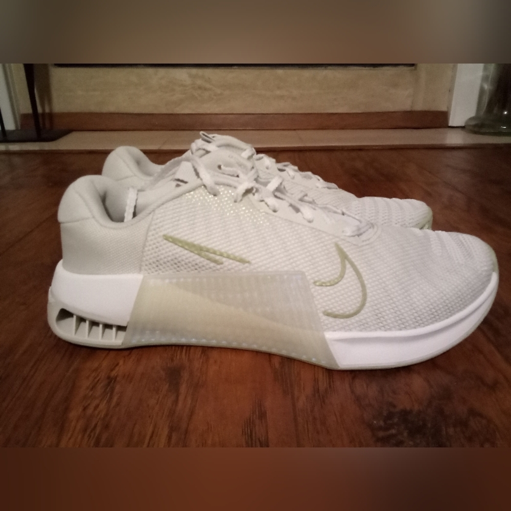 Women's Nike (Metcon 9RM)size 10
